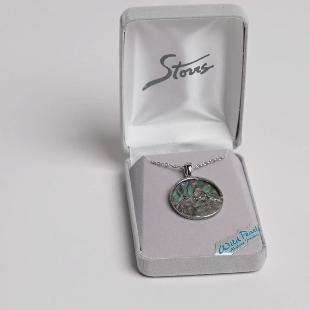 Wild Pearle Mountain Necklace 
